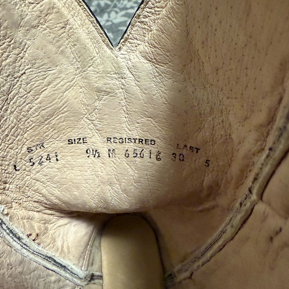 9.5 Circle G Tan Leather Boots with Black Soles - Picture 7 of 8